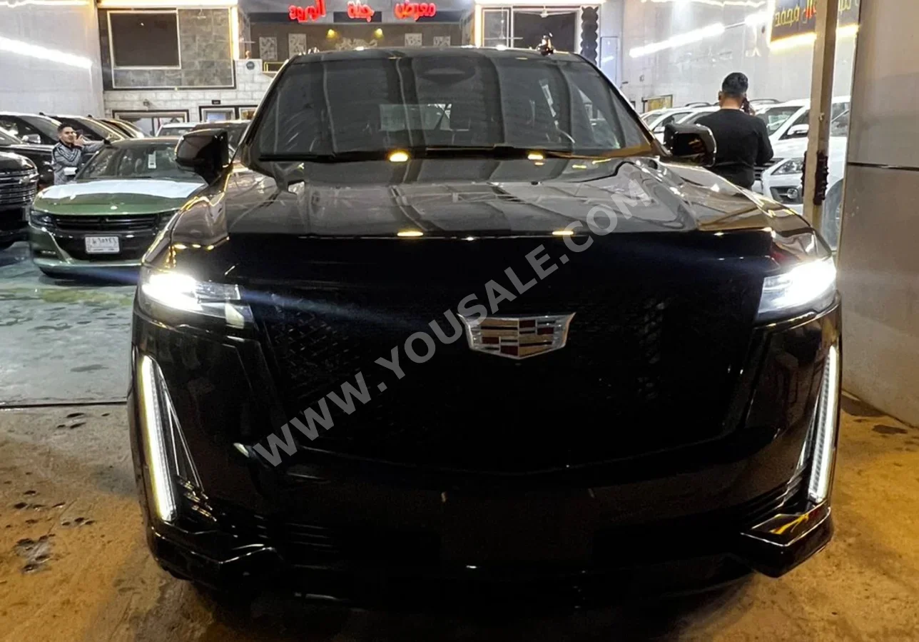 كاديلاك  اسكيليد  2023  اتوماتيك  52,000 كم  8 سلندر  دفع رباعي  اس يو في  أسود  بنزين