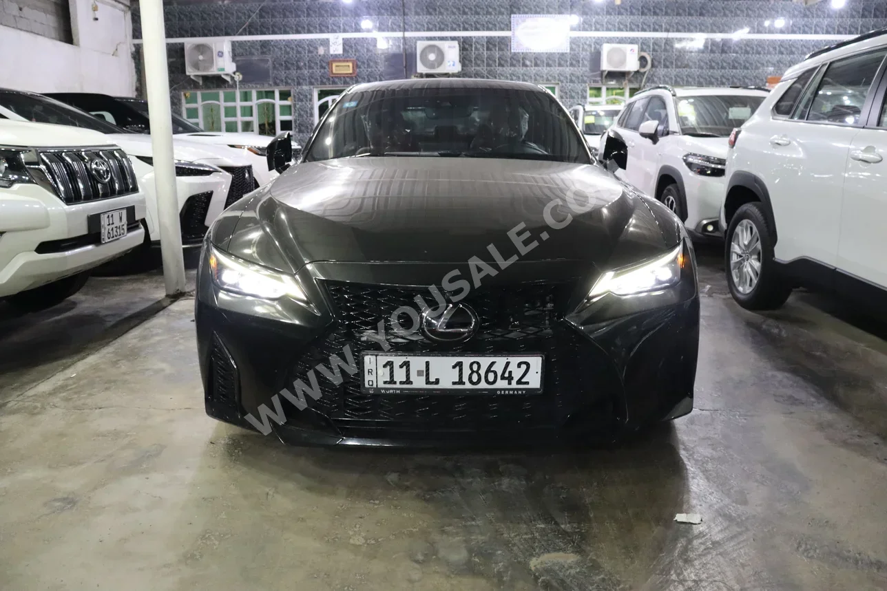 لكزس  اي اس  350  2023  اتوماتيك  15,000 كم  6 سلندر  دفع خلفي  سيدان  أسود  بنزين