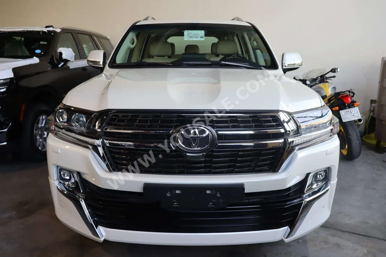Toyota  Land Cruiser  GXR  2021  Automatic  12,000 km  6 Cylinder  4WD  SUV  White  Gasoline