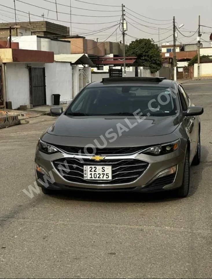 شفروليه ماليبو ال تي 2022 اتوماتيك 112,000 كم 4 سلندر دفع أمامي سيدان فضي بنزين