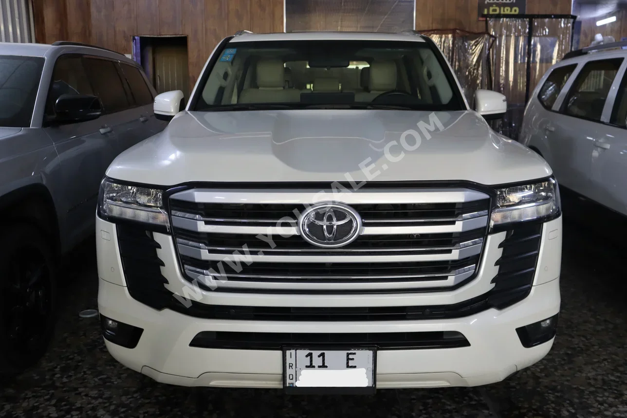 Toyota Land Cruiser GXR 2023 Automatic 33,000 km 6 Cylinder 4WD SUV White Gasoline