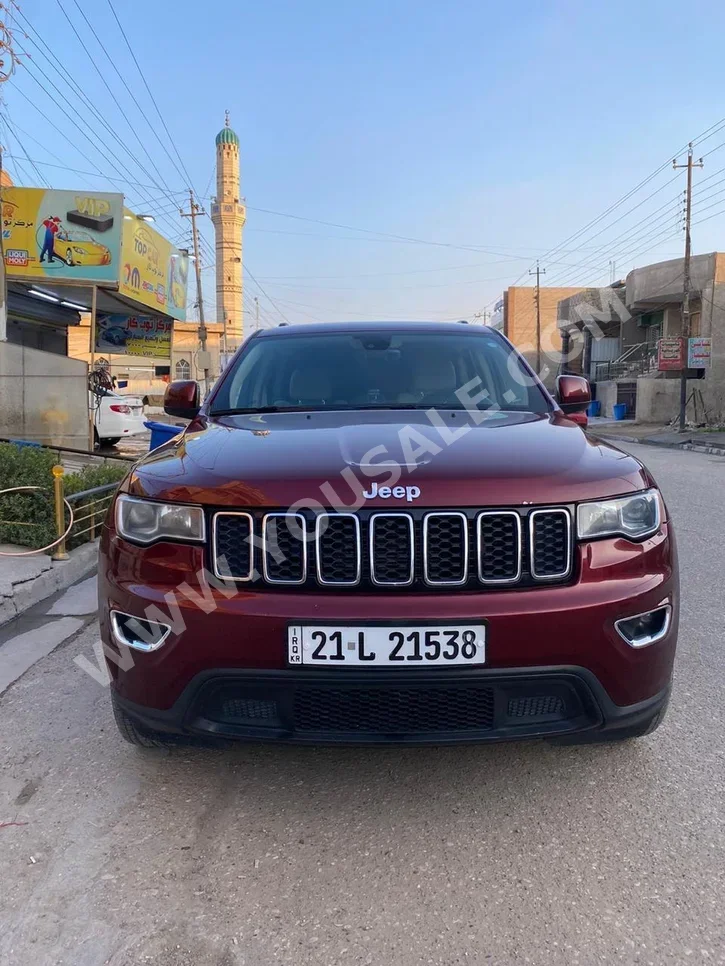 جييب  لاريدو  2017  اتوماتيك  225,000 كم  جييب سلندر  دفع رباعي  اس يو في  أحمر  بنزين