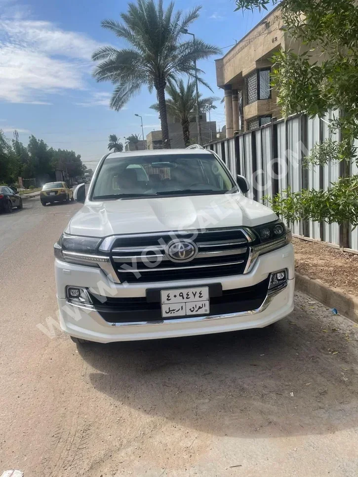 تويوتا  لاند كروزر  جي اكس ار  2019  اتوماتيك  97,000 كم  8 سلندر  دفع رباعي  اس يو في  أبيض  بنزين