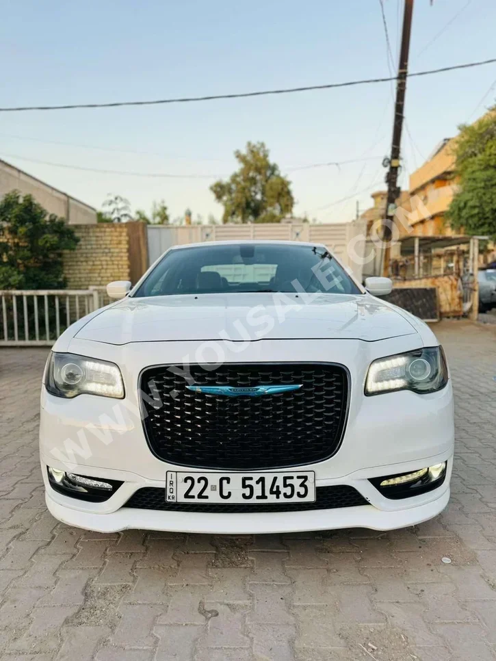 كرايسلر  300C  2022  اتوماتيك  72,000 كم  6 سلندر  دفع كلي مستمر  سيدان  أبيض  بنزين