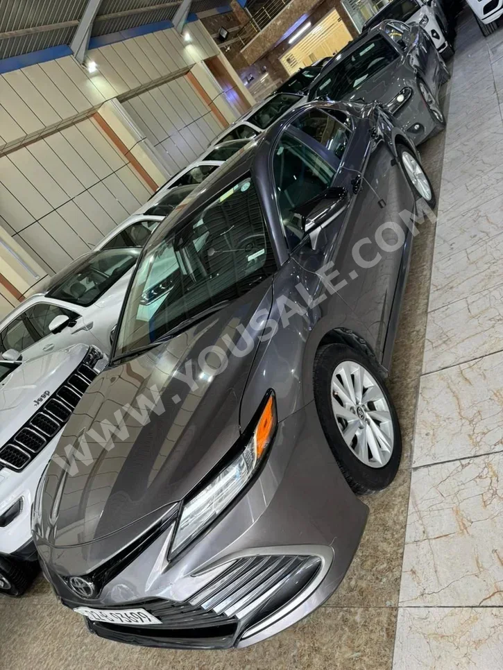 تويوتا كامري أل اي 2018 اتوماتيك 209,000 كم 4 سلندر دفع كلي مستمر سيدان رمادي بنزين
