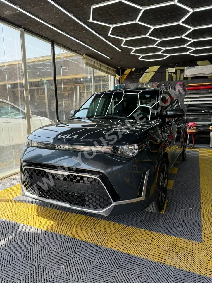 كيا  سول  لمتيد ايديشن  2023  اتوماتيك  19,000 كم  4 سلندر  دفع كلي مستمر  هاتشباك  أسود  بنزين