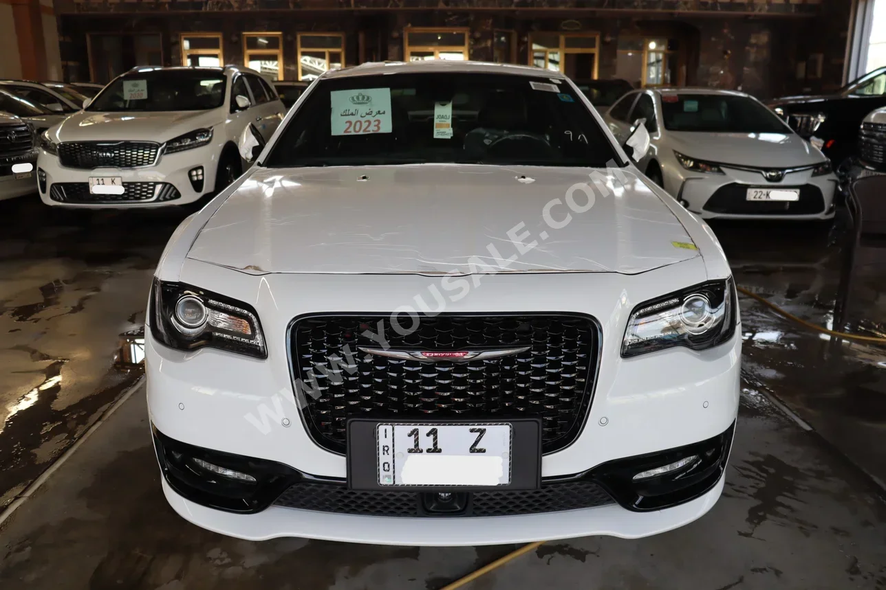كرايسلر  300C  2023  اتوماتيك  0 كم  6 سلندر  دفع خلفي  سيدان  أبيض  بنزين