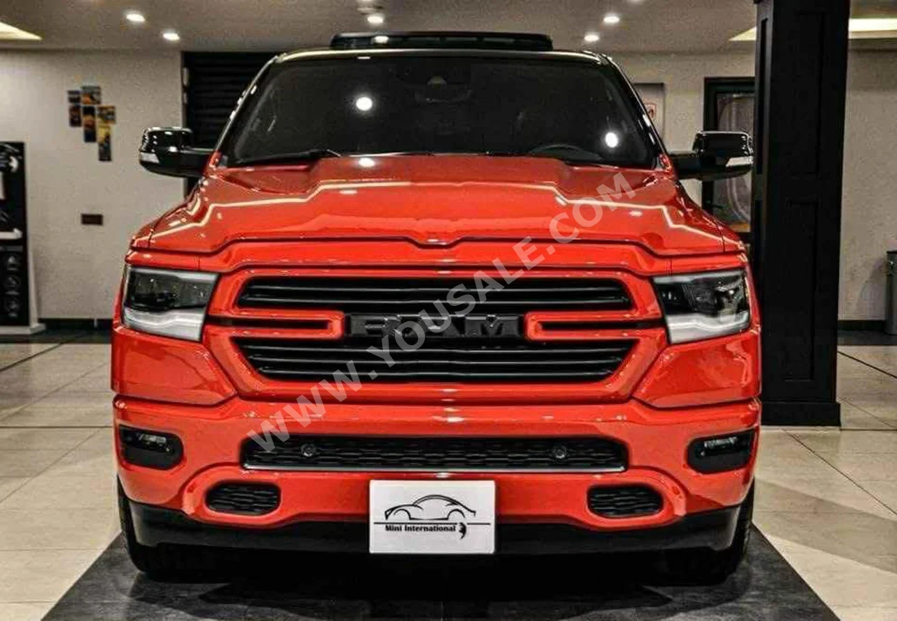 دودج رام 2023 اتوماتيك 55,000 كم 8 سلندر دفع رباعي بيكب أحمر بنزين