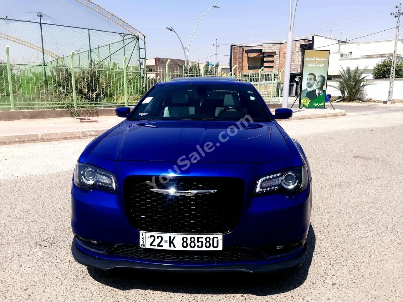 كرايسلر 300C 2021 اتوماتيك 51,000 كم 6 سلندر دفع خلفي سيدان ازرق بنزين
