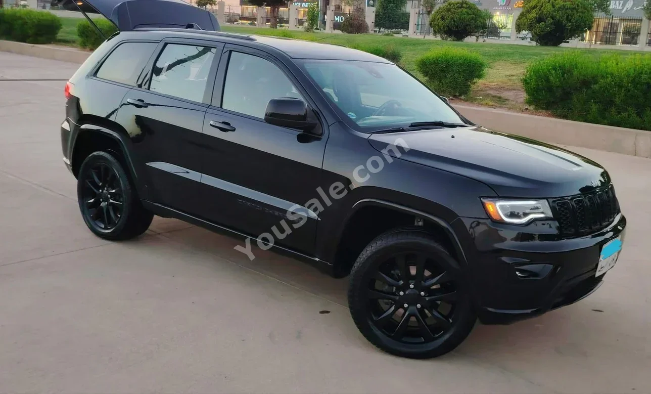 جييب لاريدو 2019 اتوماتيك 100,000 كم 6 سلندر دفع رباعي اس يو في أسود بنزين