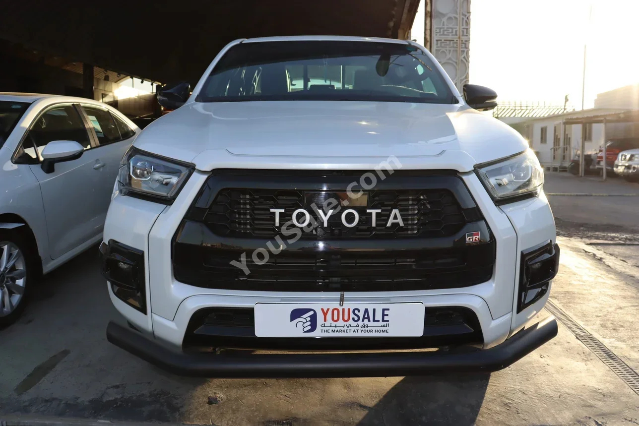 Toyota Hilux 2023 Automatic 23,000 km 4 Cylinder 4WD Pick Up White Gasoline