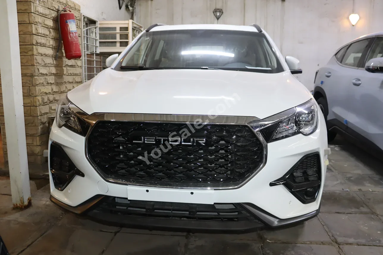 جيتور  إكس 70  2025  اتوماتيك  0 كم  4 سلندر  دفع أمامي  اس يو في  أبيض  بنزين  تحت الضمان