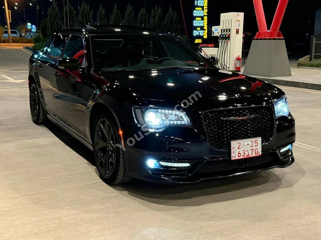 كرايسلر  300C  2023  اتوماتيك  30,000 كم  6 سلندر  دفع خلفي  سيدان  أسود  بنزين