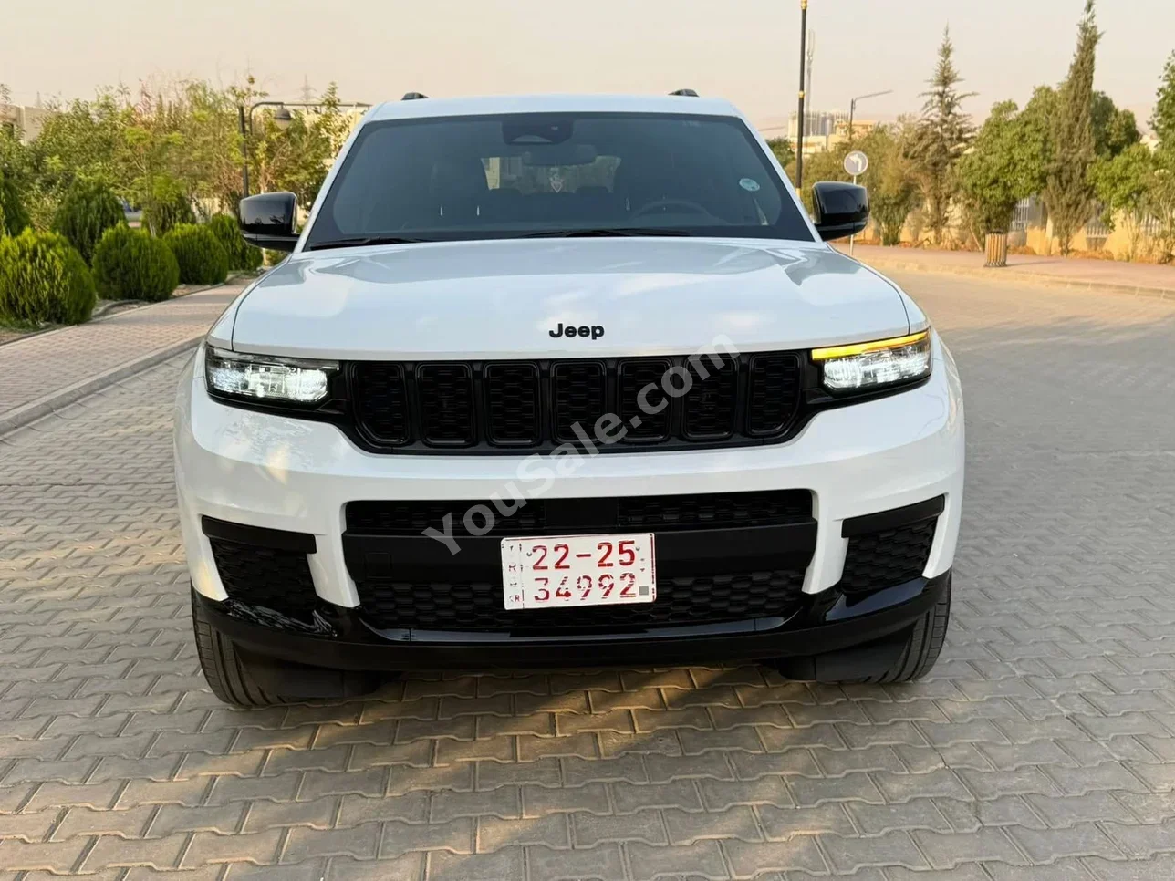 جييب  جراند شيروكي  2024  اتوماتيك  26,000 كم  6 سلندر  دفع رباعي  اس يو في  أبيض  بنزين