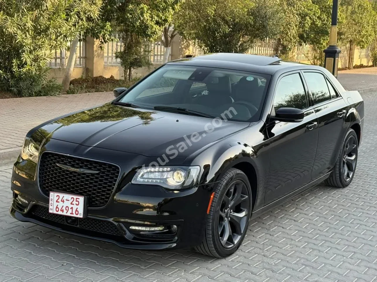 كرايسلر  300C  2023  اتوماتيك  31,000 كم  6 سلندر  دفع خلفي  سيدان  أسود  بنزين