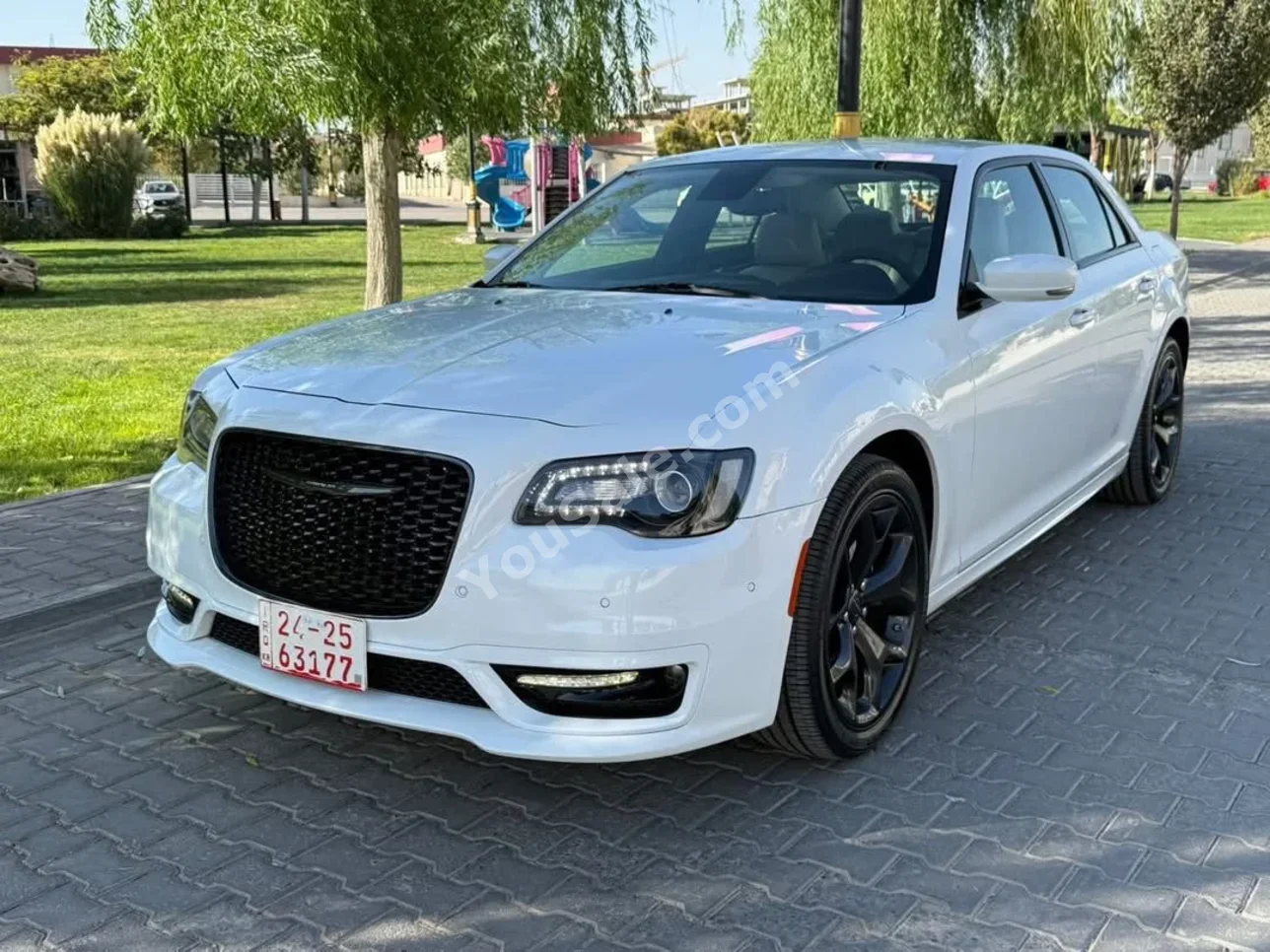 كرايسلر  300C  2023  اتوماتيك  30,000 كم  6 سلندر  دفع خلفي  سيدان  أبيض  بنزين