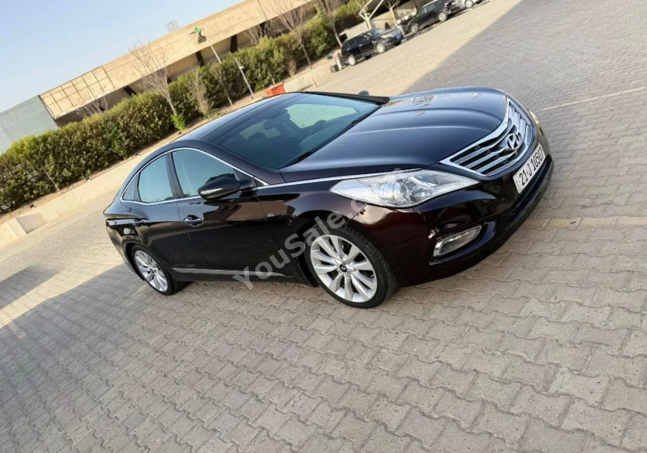 هيونداي  ازيرا  2013  اتوماتيك  120,000 كم  6 سلندر  دفع خلفي  سيدان  أسود  بنزين