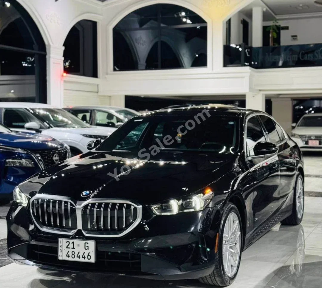 بي ام دبليو الفئة - الخامسة 530i 2024 اتوماتيك 35,000 كم 4 سلندر دفع خلفي سيدان أسود بنزين