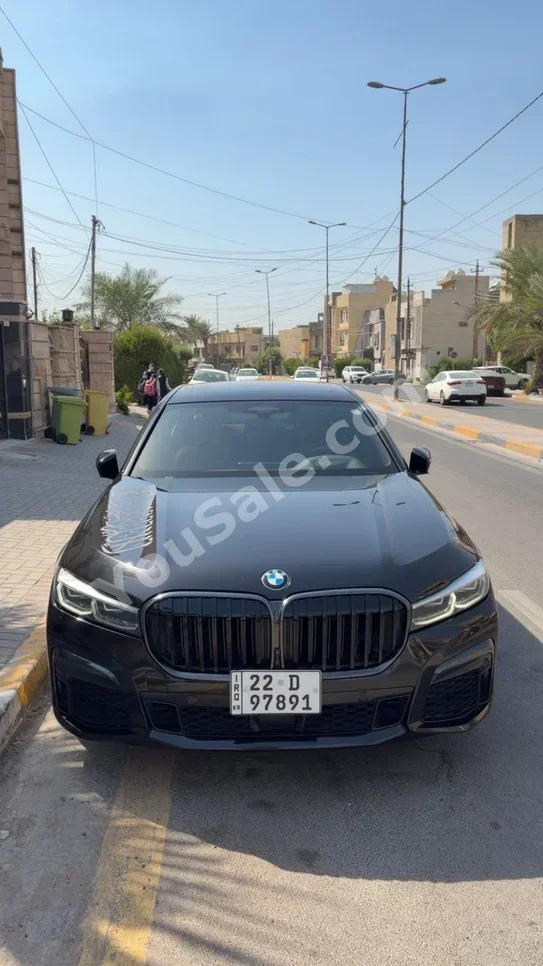 بي ام دبليو  الفئة - السابعة  740 Li  2022  اتوماتيك  70,000 كم  6 سلندر  دفع خلفي  سيدان  أسود  بنزين