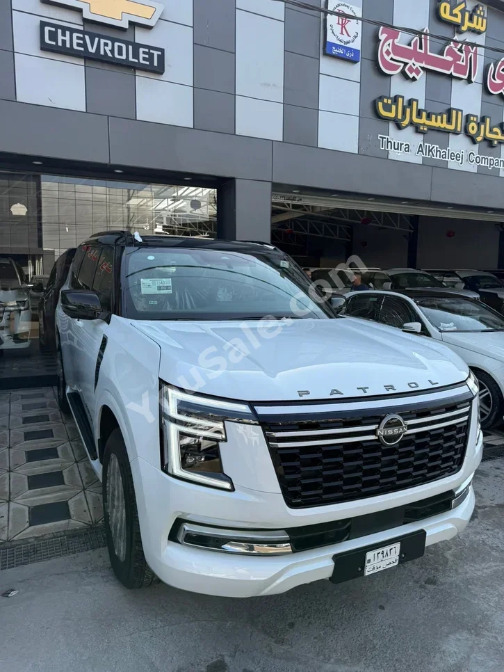 نيسان باترول بلاتنيوم 2026 اتوماتيك 0 كم 6 سلندر دفع رباعي اس يو في أبيض و أسود بنزين تحت الضمان