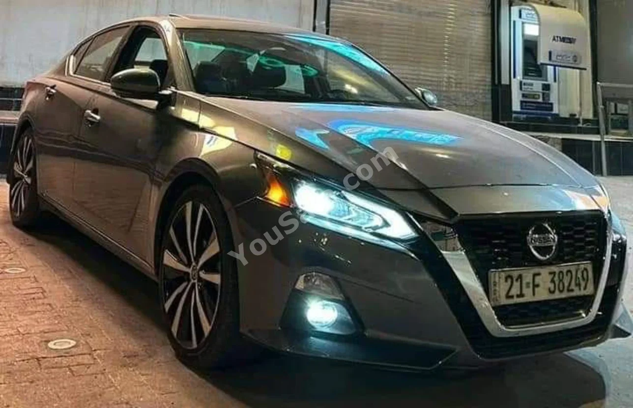 نيسان  ألتيما  2019  اتوماتيك  63,000 كم  6 سلندر  دفع أمامي  سيدان  رمادي  بنزين
