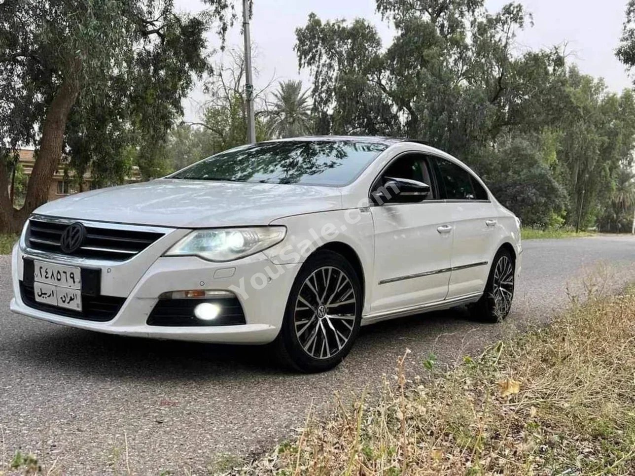 Volkswagen  Passat  2012  Automatic  224,000 km  4 Cylinder  FWD  Sedan  White  Gasoline