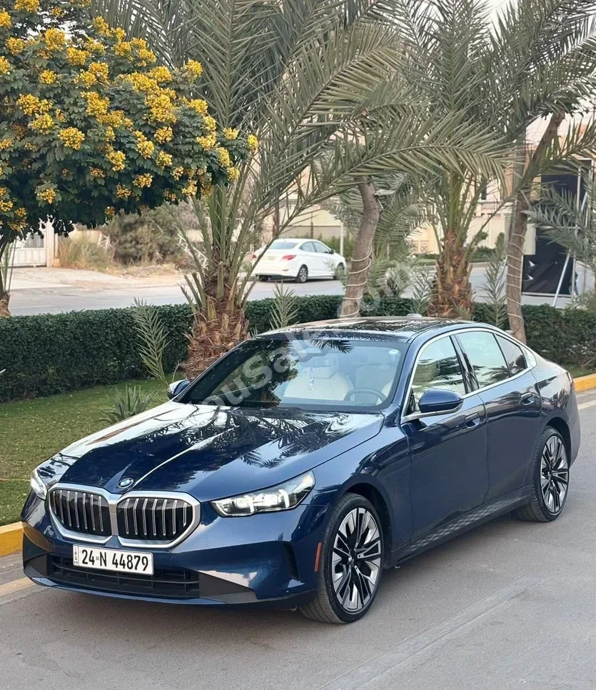 بي ام دبليو  الفئة - الخامسة  530i  2024  اتوماتيك  22,000 كم  4 سلندر  دفع خلفي  سيدان  ازرق  بنزين