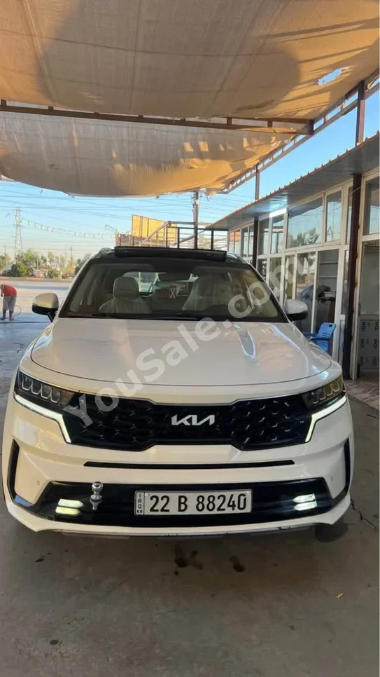 كيا  سورينتو  2023  اتوماتيك  94,000 كم  4 سلندر  دفع رباعي  اس يو في  أبيض  بنزين
