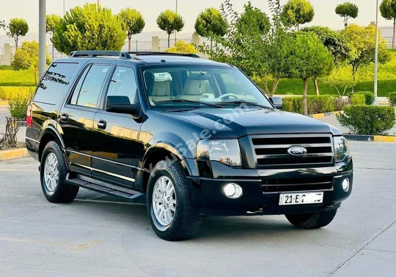 فورد  اكسبيديشن  2013  اتوماتيك  120,000 كم  6 سلندر  دفع رباعي  اس يو في  أسود  بنزين