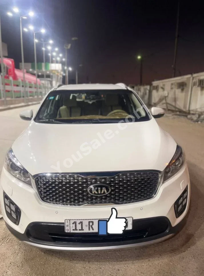 كيا  سورينتو  2018  اتوماتيك  73,000 كم  4 سلندر  دفع رباعي  اس يو في  أبيض  بنزين