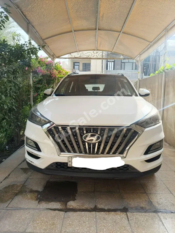 هيونداي  توسان  2019  اتوماتيك  55,000 كم  4 سلندر  دفع رباعي  اس يو في  أبيض  بنزين
