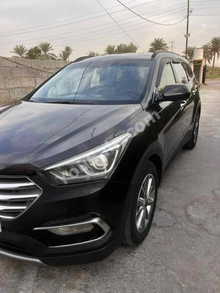 هيونداي  سانتا في  2017  اتوماتيك  124,000 كم  6 سلندر  دفع رباعي  اس يو في  بني  بنزين