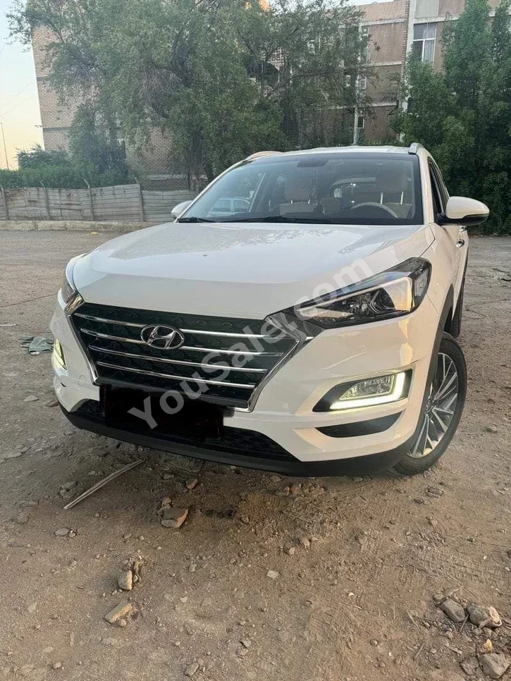 هيونداي  توسان  2020  اتوماتيك  23,000 كم  4 سلندر  دفع رباعي  اس يو في  أبيض  بنزين