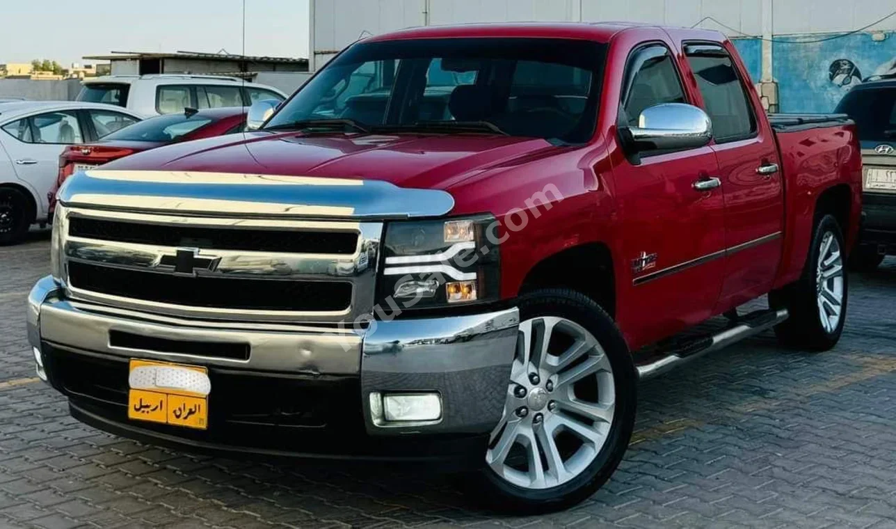 شفروليه سلفرادو ال تي 2010 اتوماتيك 134,000 كم 8 سلندر دفع رباعي بيكب أحمر بنزين