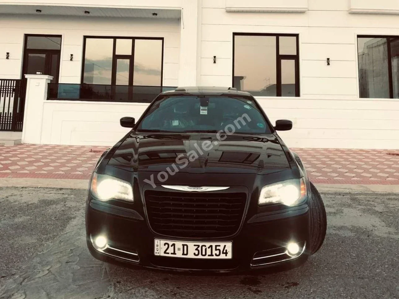 Chrysler  300C  2013  Automatic  90,000 km  6 Cylinder  RWD  Sedan  Black  Gasoline