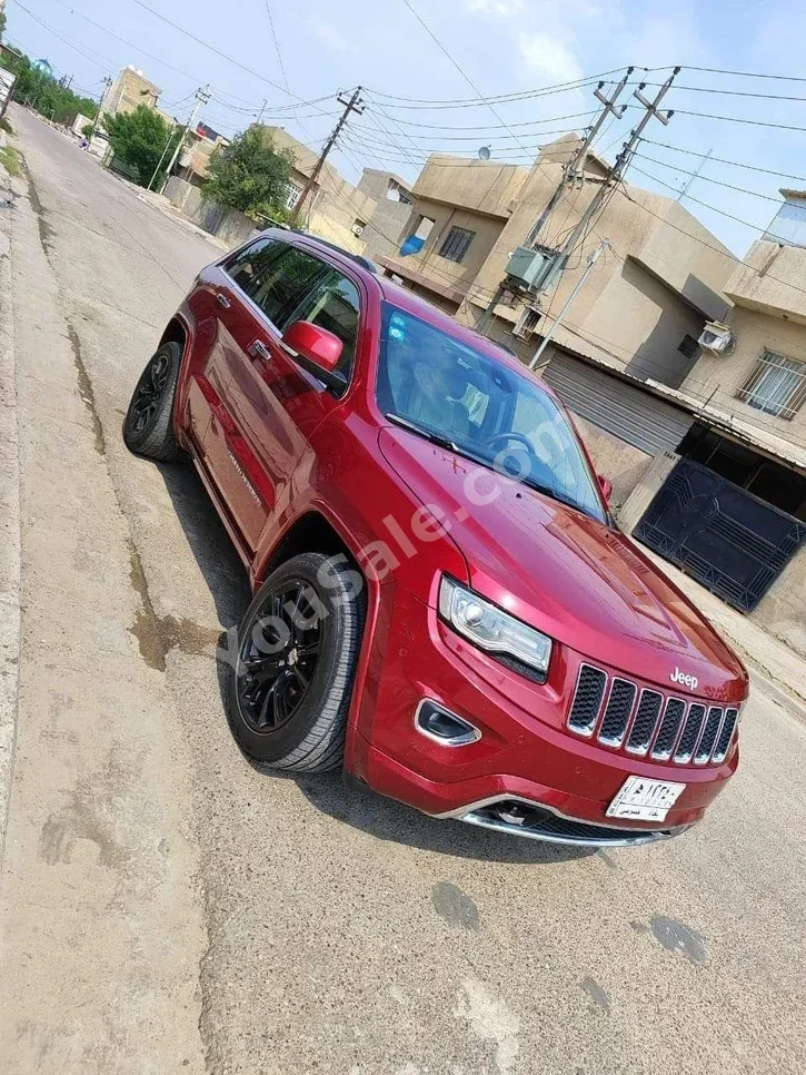 Jeep Laredo 2014 Automatic 130,000 km 6 Cylinder 4WD SUV Red Gasoline