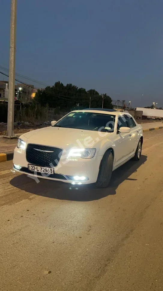 كرايسلر  300C  2015  اتوماتيك  85,000 كم  6 سلندر  دفع خلفي  سيدان  أبيض  بنزين