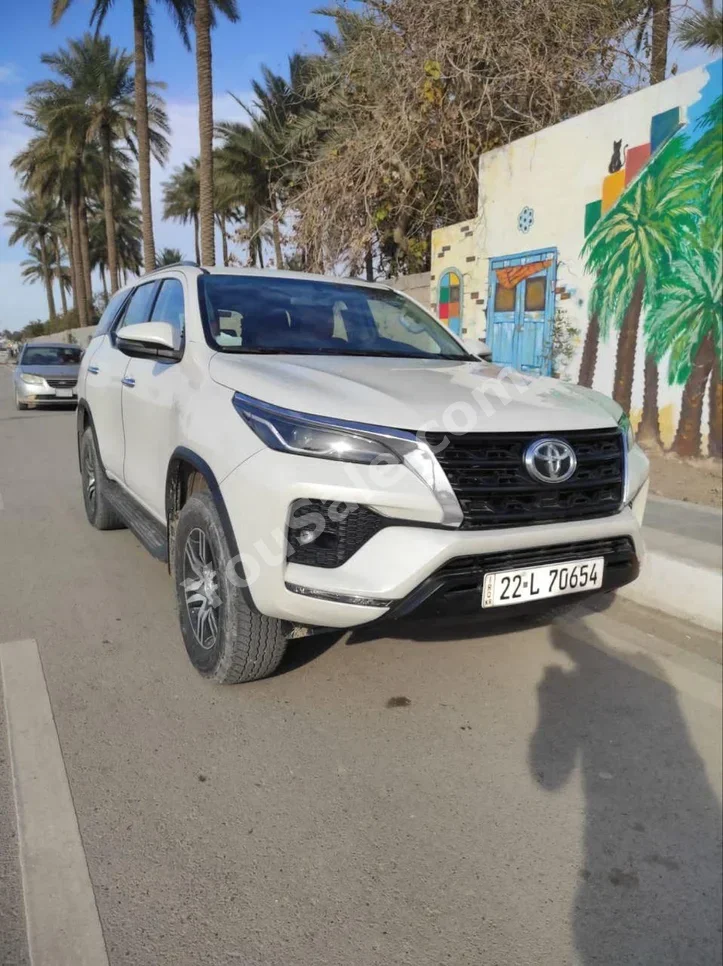 Toyota Fortuner 2021 Automatic 22,800 km 6 Cylinder 4WD SUV White Gasoline