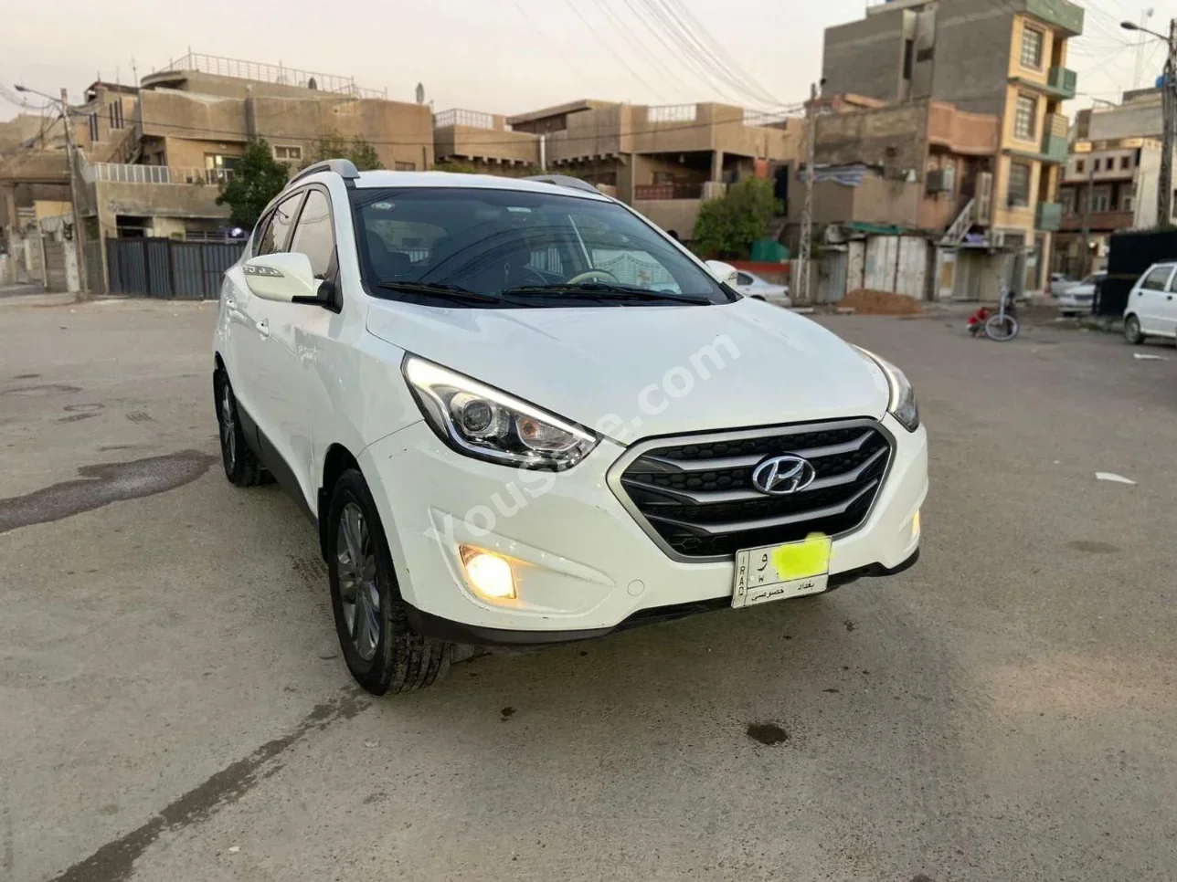 Hyundai Tucson 2015 Automatic 102,000 km 4 Cylinder FWD SUV White Gasoline