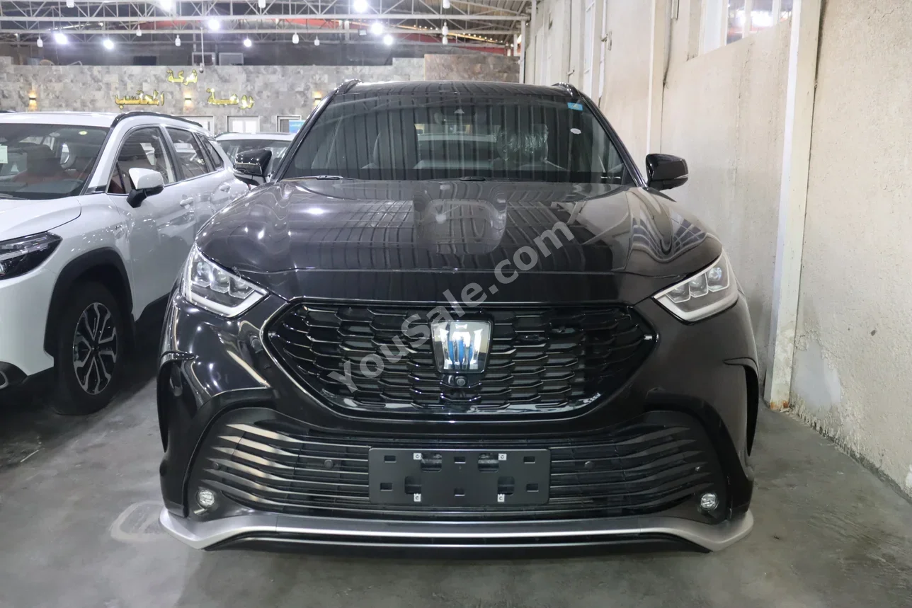 تويوتا كراون كلوغر 2023 اتوماتيك 0 كم 4 سلندر دفع أمامي اس يو في أسود هايبرد