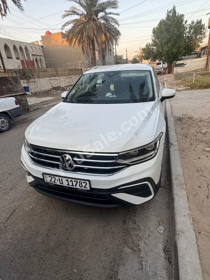 Volkswagen  TIGUAN  2022  Automatic  57,000 km  4 Cylinder  4WD  SUV  White  Gasoline