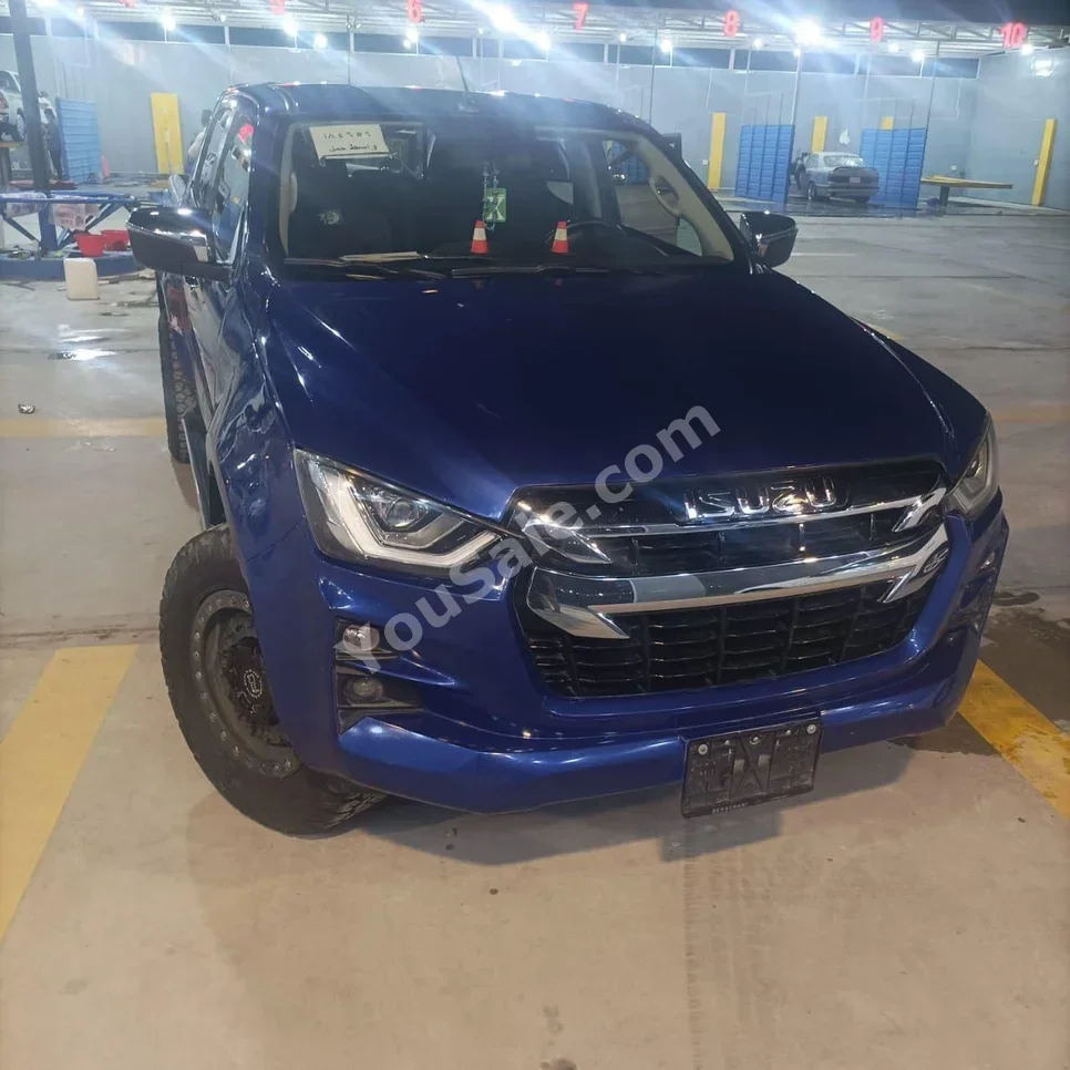 Isuzu D-Max 2022 Automatic 42,000 km 4 Cylinder 4WD Pick Up Blue Gasoline
