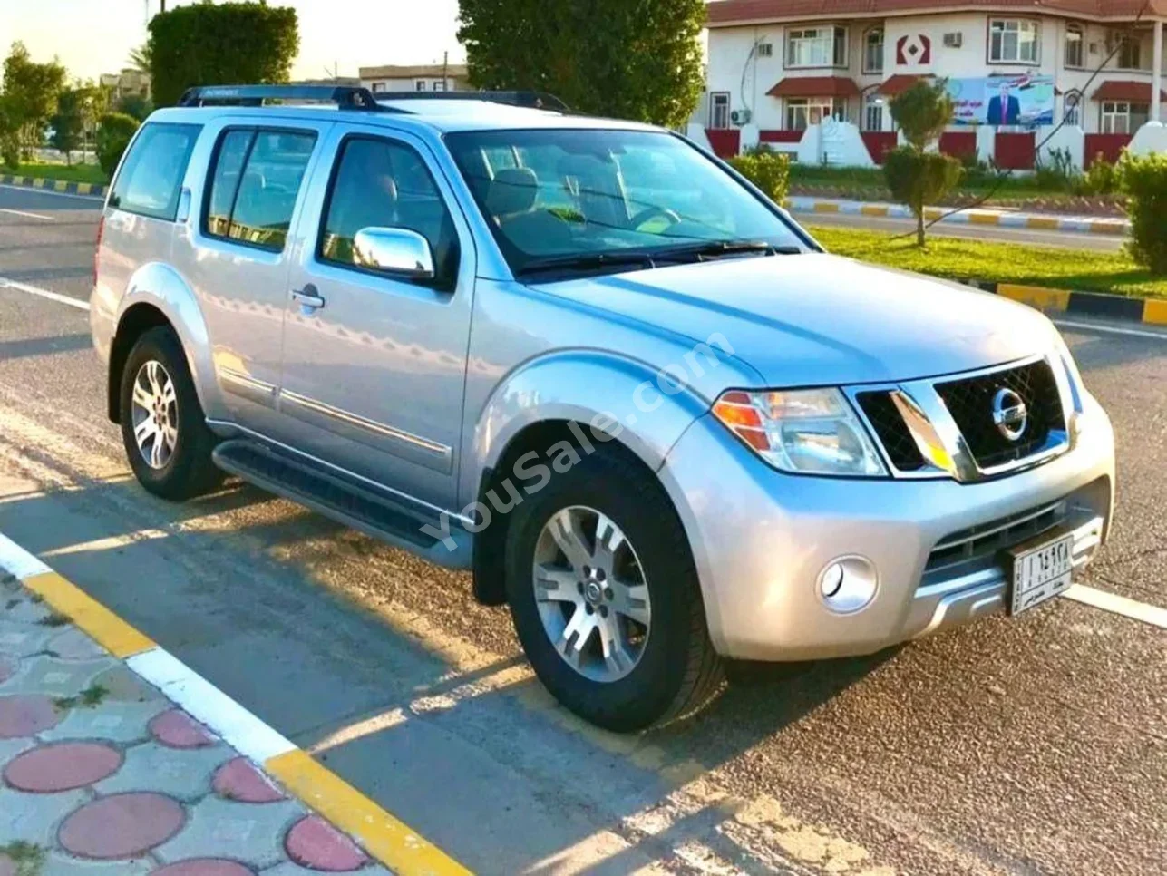 نيسان باثفايندر 2010 اتوماتيك 150,000 كم 6 سلندر دفع رباعي اس يو في فضي بنزين