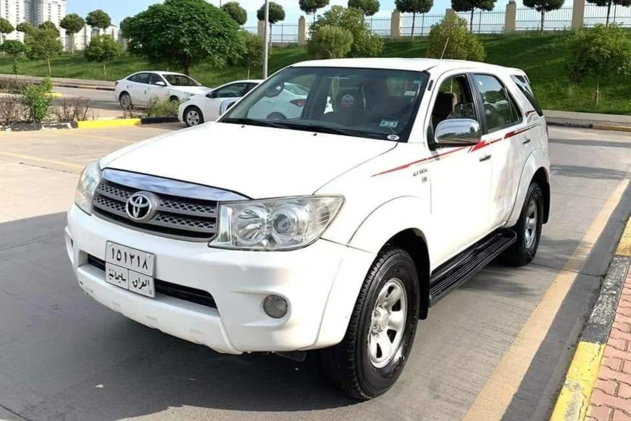 Toyota  Fortuner  2011  Automatic  168,000 km  6 Cylinder  4WD  SUV  White  Gasoline