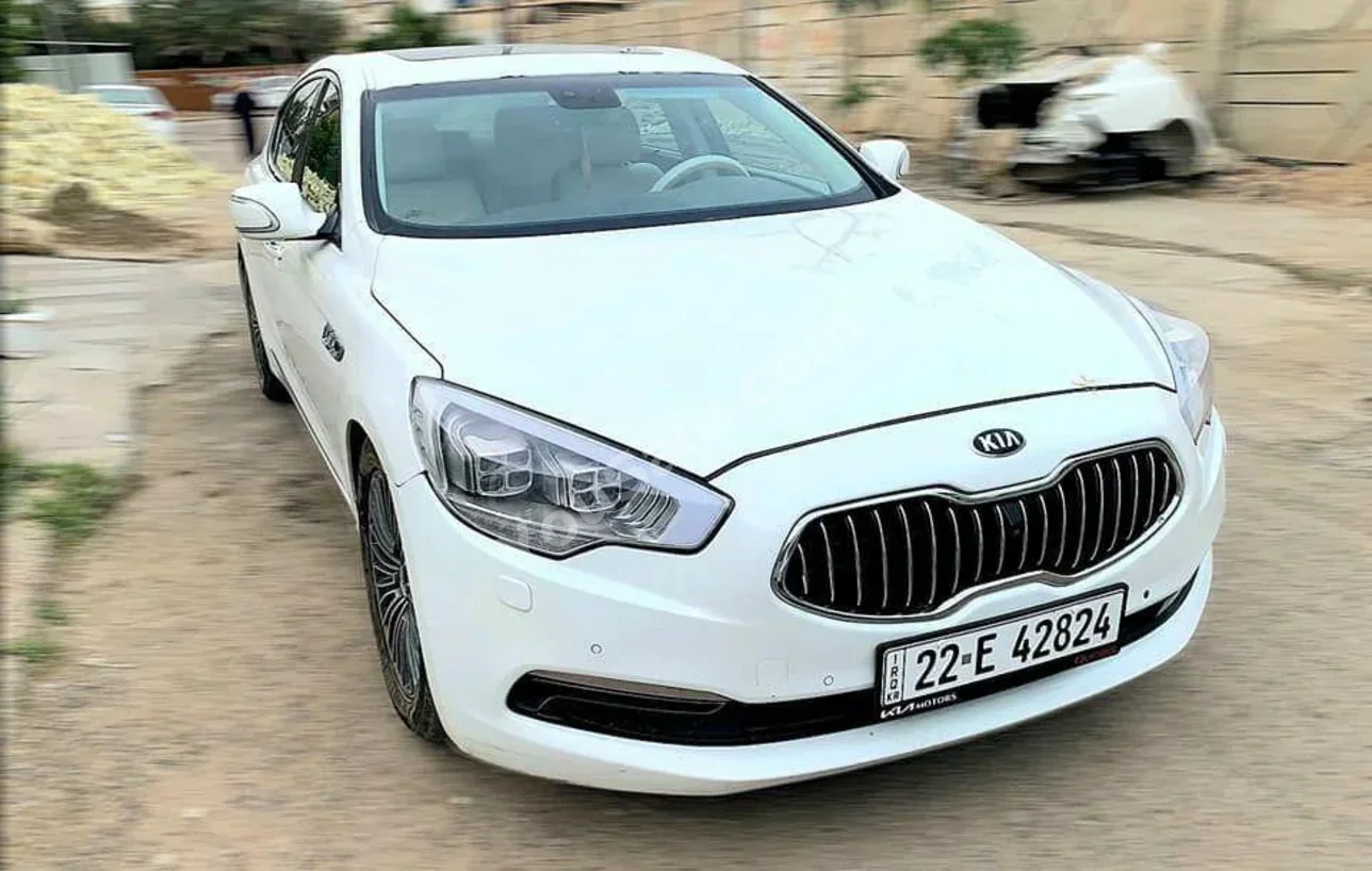 Kia Quoris 2014 Automatic 157,000 km 6 Cylinder RWD Sedan White Gasoline