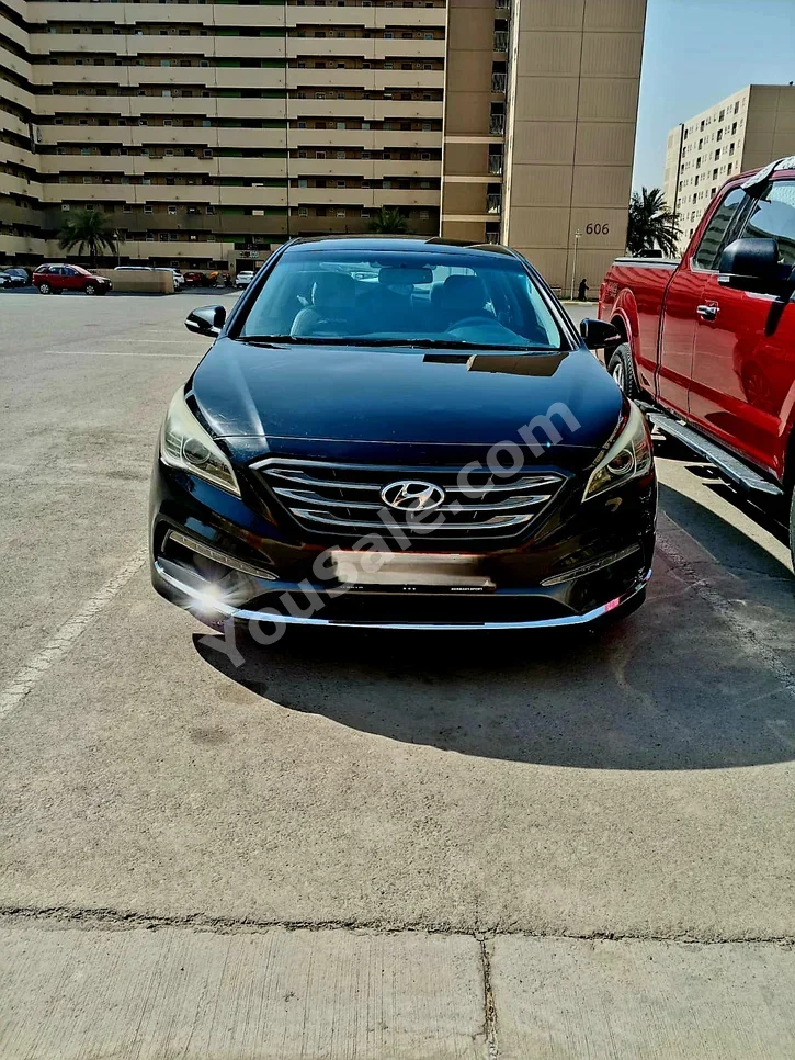 هيونداي سوناتا 2017 اتوماتيك 120,000 كم 4 سلندر دفع أمامي سيدان أسود وفضي بنزين تحت الضمان