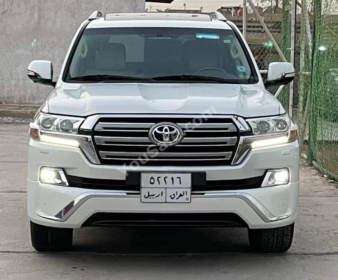 Toyota Land Cruiser GXR 2016 Automatic 78,000 km 8 Cylinder 4WD SUV White Gasoline