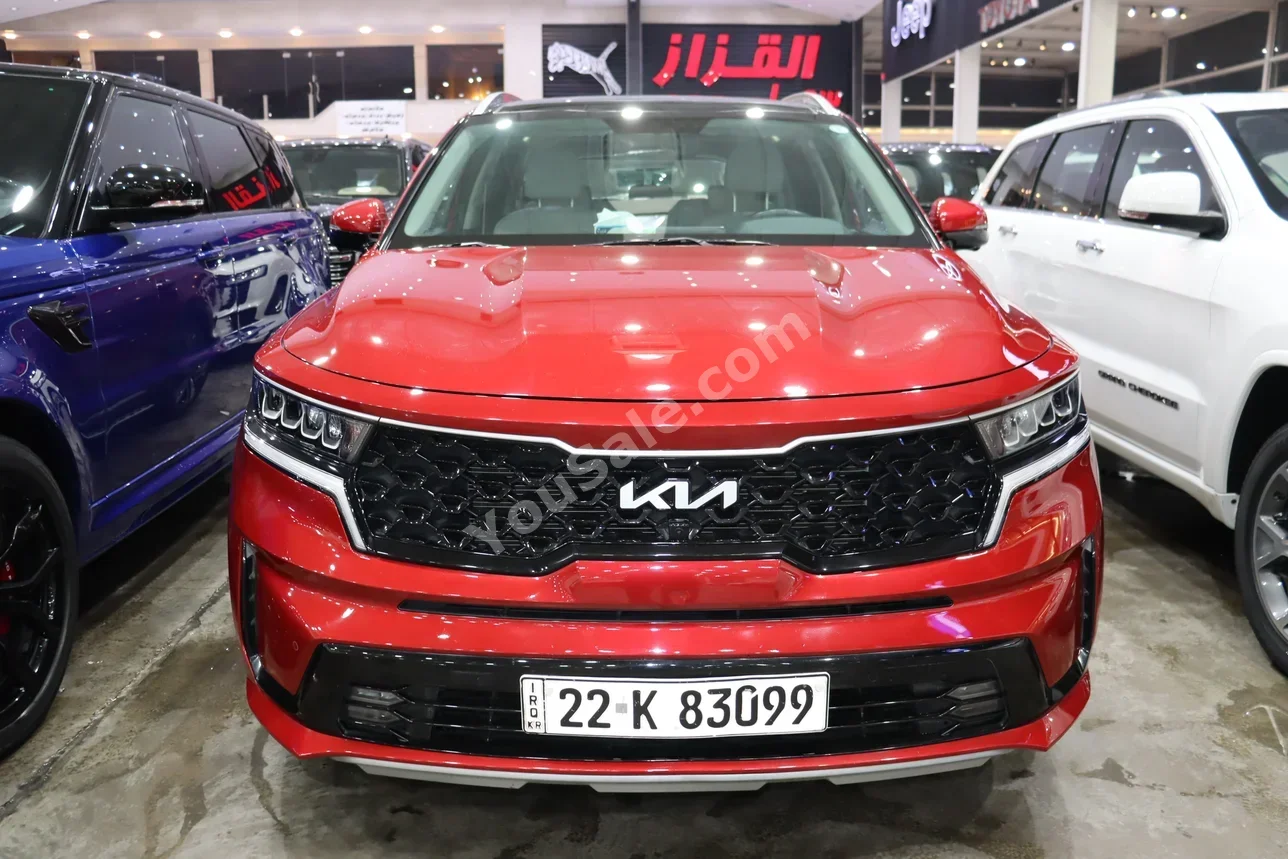 كيا سورينتو 2023 اتوماتيك 22,000 كم 4 سلندر دفع أمامي اس يو في أحمر بنزين