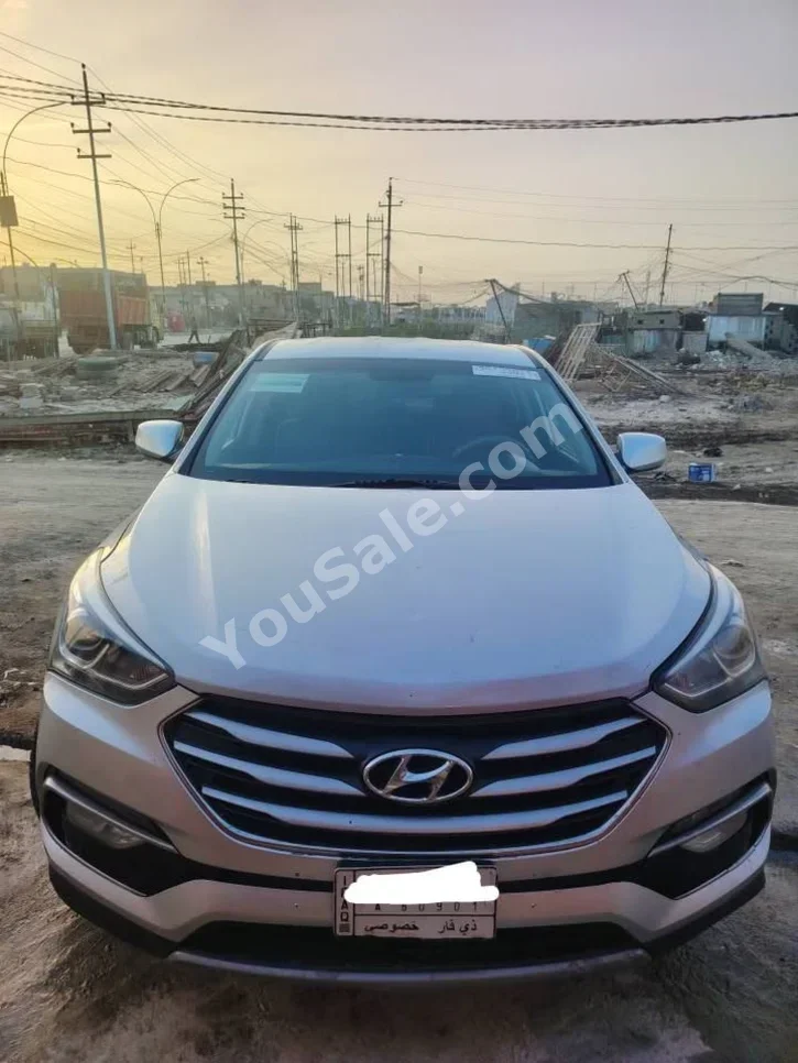 هيونداي سانتا في 2017 اتوماتيك 160,000 كم 4 سلندر دفع رباعي اس يو في فضي بنزين