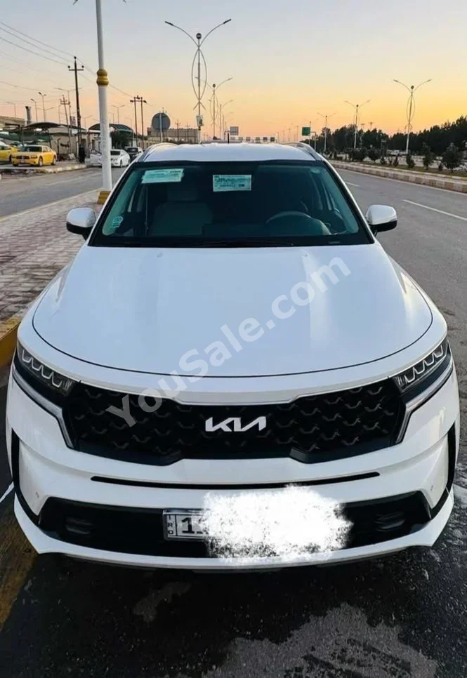 كيا سورينتو 2023 اتوماتيك 40,000 كم 4 سلندر دفع رباعي اس يو في أبيض بنزين